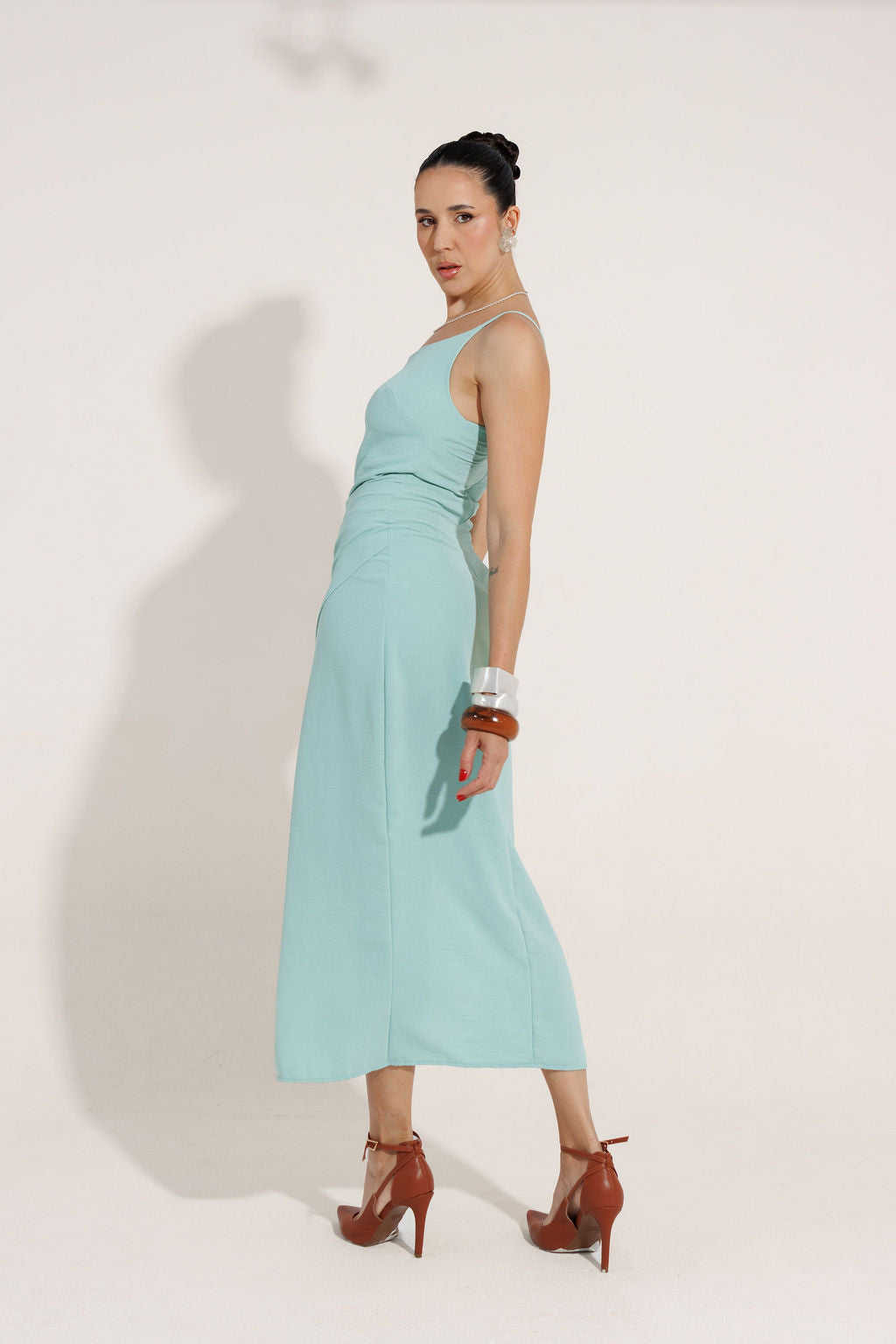 VESTIDO MIDI ASSIMETRICO COM FENDA IBIZA