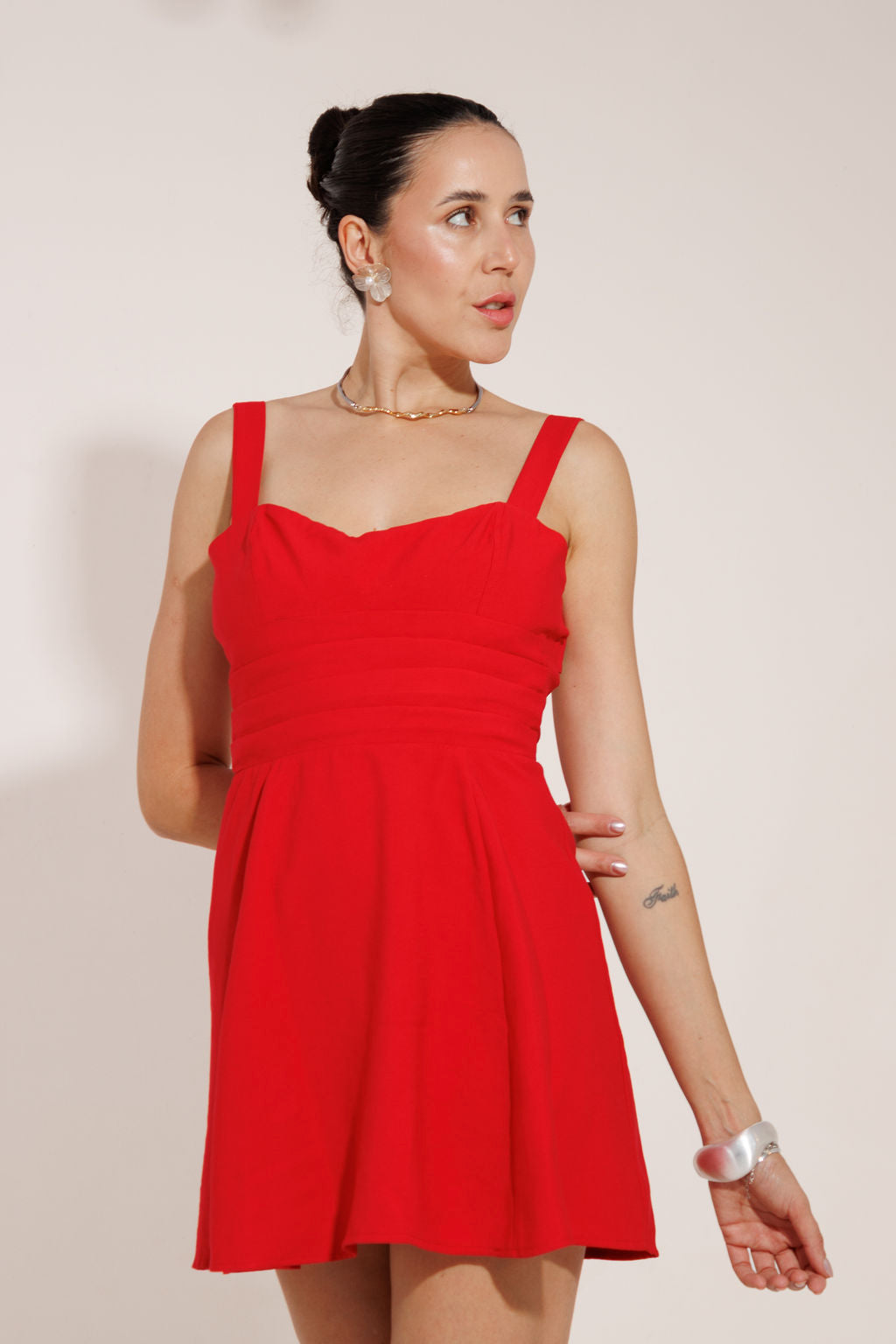 VESTIDO CURTO COSTAS NUA EVA