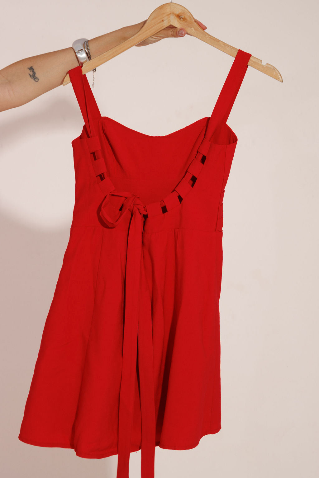 VESTIDO CURTO COSTAS NUA EVA