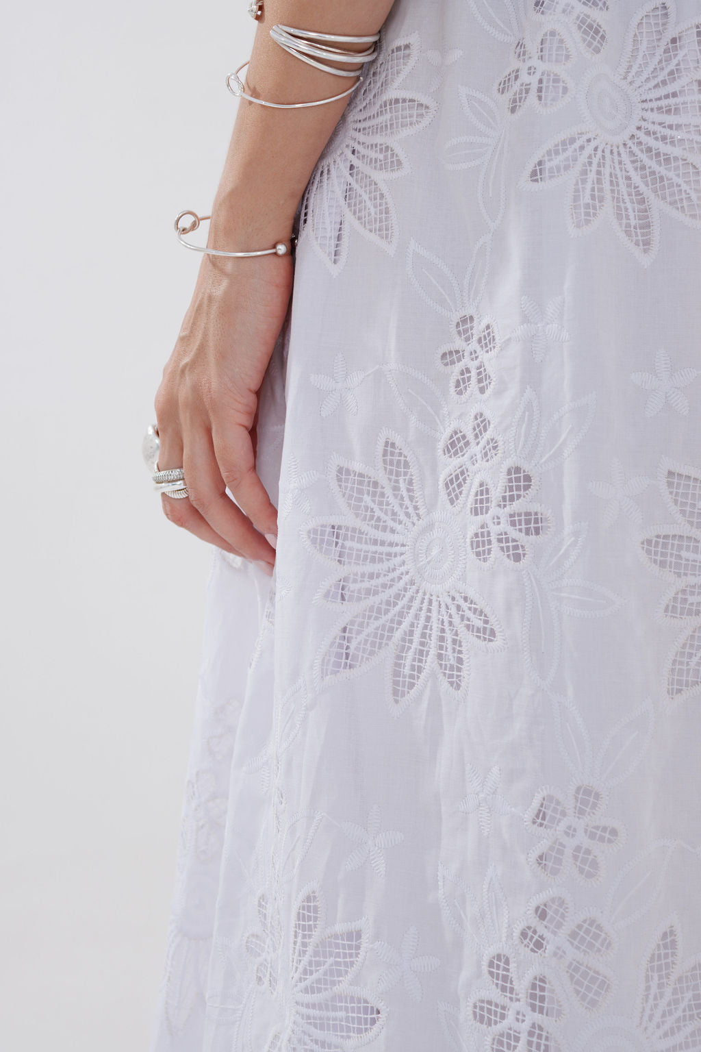 VESTIDO MIDI BORDADO LESE ANA