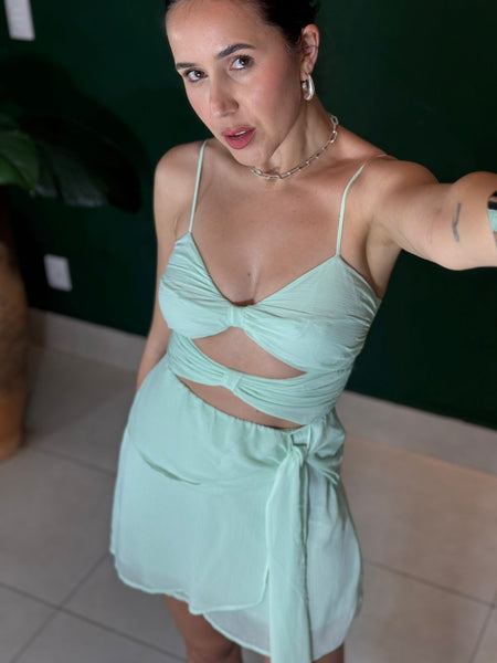 VESTIDO CURTO RECORTES