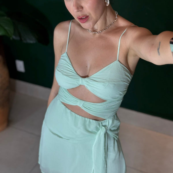 VESTIDO CURTO RECORTES
