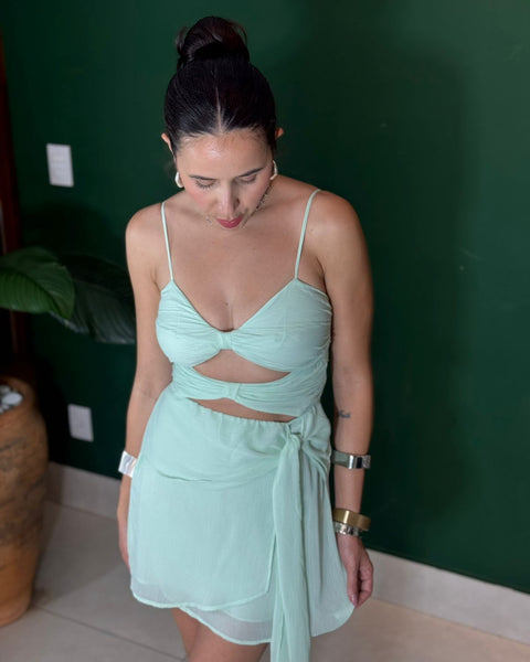 VESTIDO CURTO RECORTES