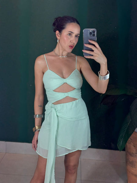 VESTIDO CURTO RECORTES