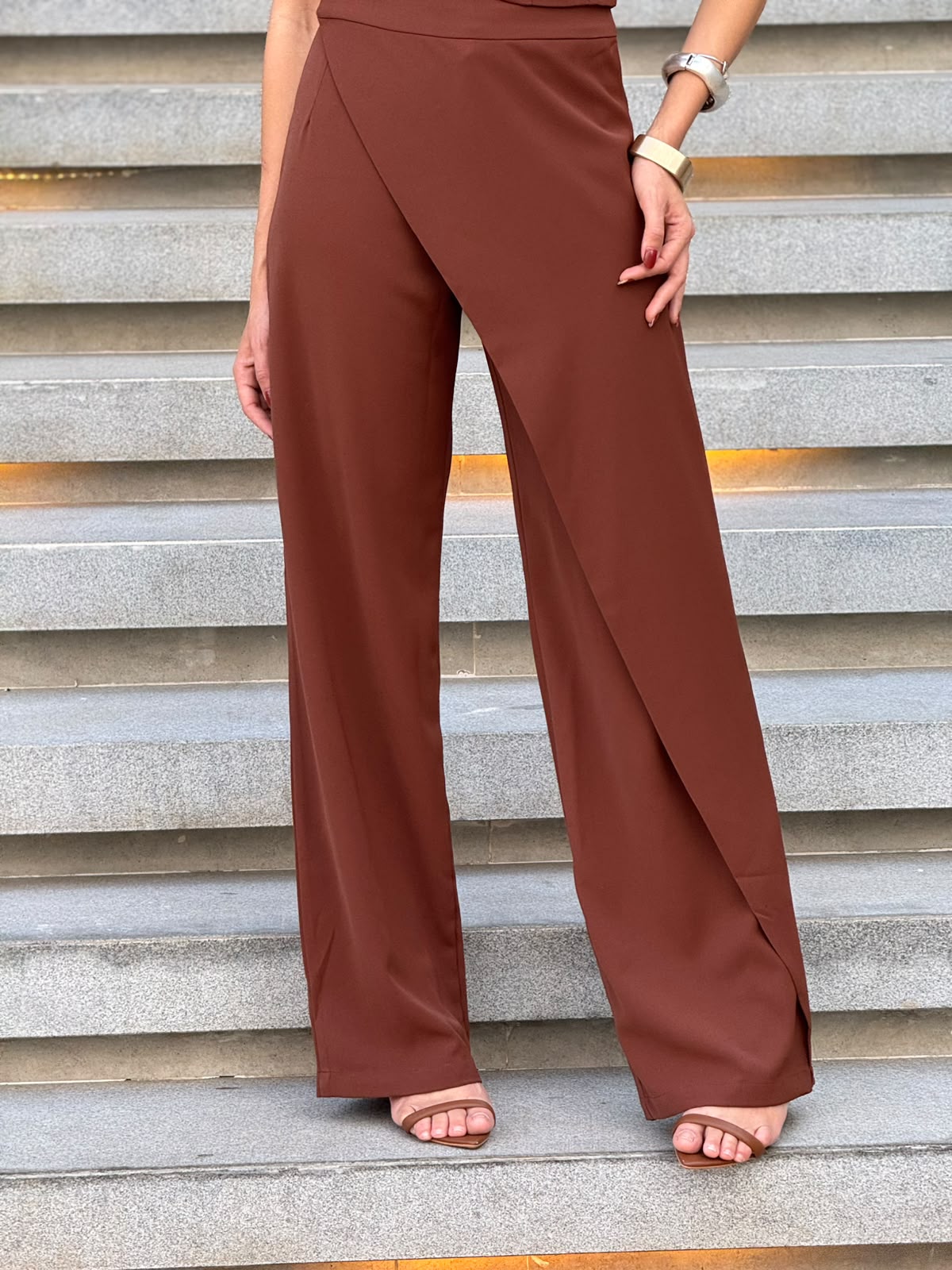CALÇA ASSIMETRICA YASMIM