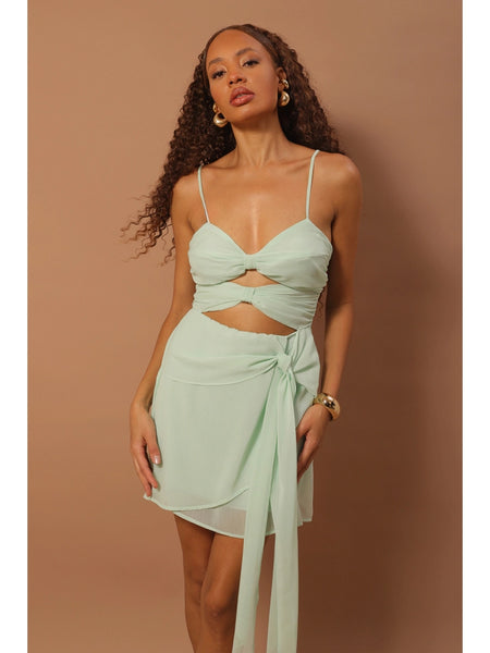 VESTIDO CURTO RECORTES